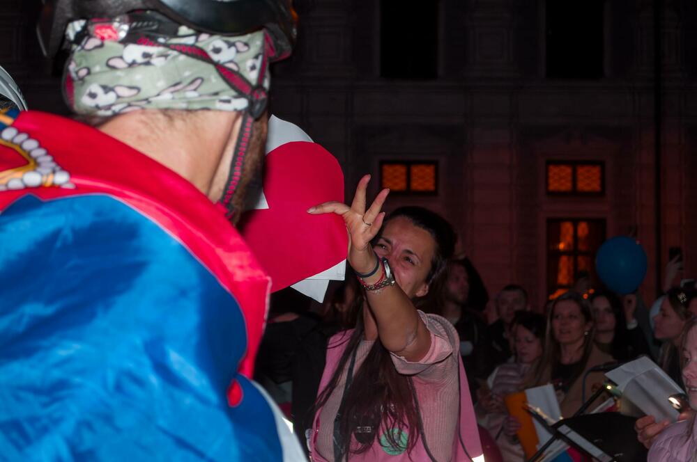 <p>Okupljene je pozdravio i gradski odbornik Andreas Vaseler koji je rekao da je došao da im ukaže čast, jer njihova želja pokreće hiljade ljudi u Srbiji koji izlaze na ulice</p>