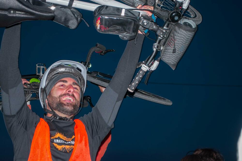 <p>Okupljene je pozdravio i gradski odbornik Andreas Vaseler koji je rekao da je došao da im ukaže čast, jer njihova želja pokreće hiljade ljudi u Srbiji koji izlaze na ulice</p>