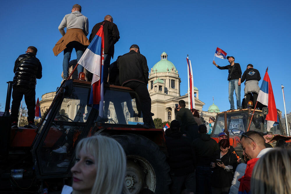 <p>Predsjednik Srbije kazao da je "završeno sa obojenom revolucijom".</p>  <p>"Mogu da se šetkaju koliko god hoće, nema ništa od toga", rekao je Vučić</p>
