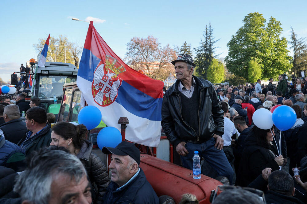 <p>Predsjednik Srbije kazao da je "završeno sa obojenom revolucijom".</p>  <p>"Mogu da se šetkaju koliko god hoće, nema ništa od toga", rekao je Vučić</p>