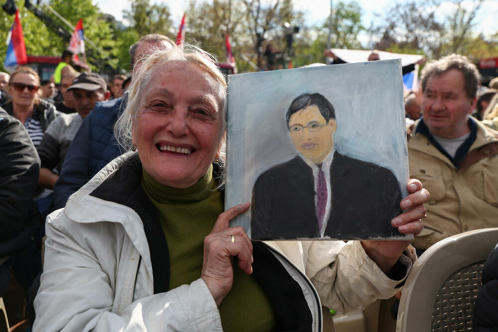<p>Predsjednik Srbije kazao da je "završeno sa obojenom revolucijom".</p>  <p>"Mogu da se šetkaju koliko god hoće, nema ništa od toga", rekao je Vučić</p>