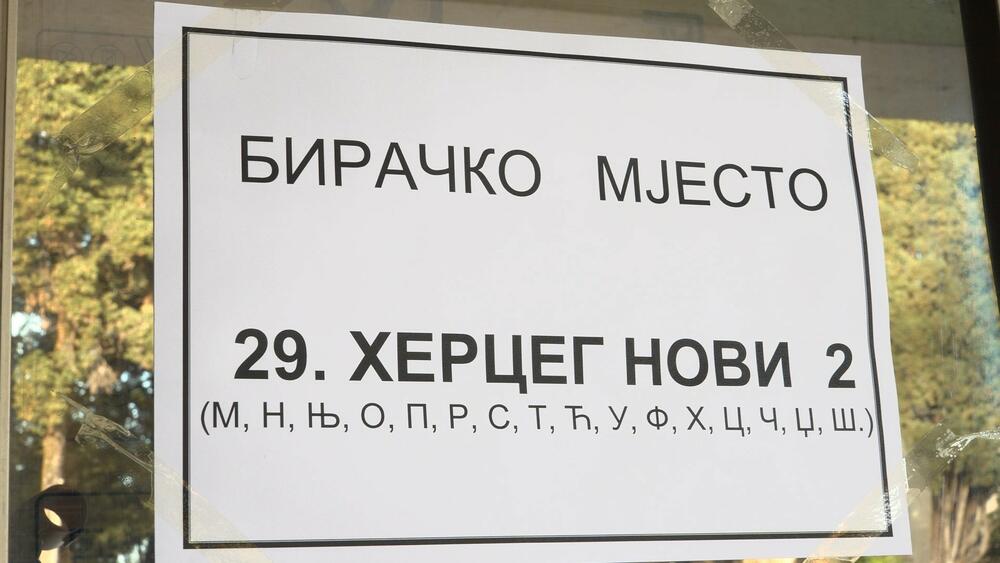 <p>U biračkom spisku u Herceg Novom upisano je 25.603 Novljana</p>  <p>Na lokalnim izborima učestvuje devet izbornih lista</p>
