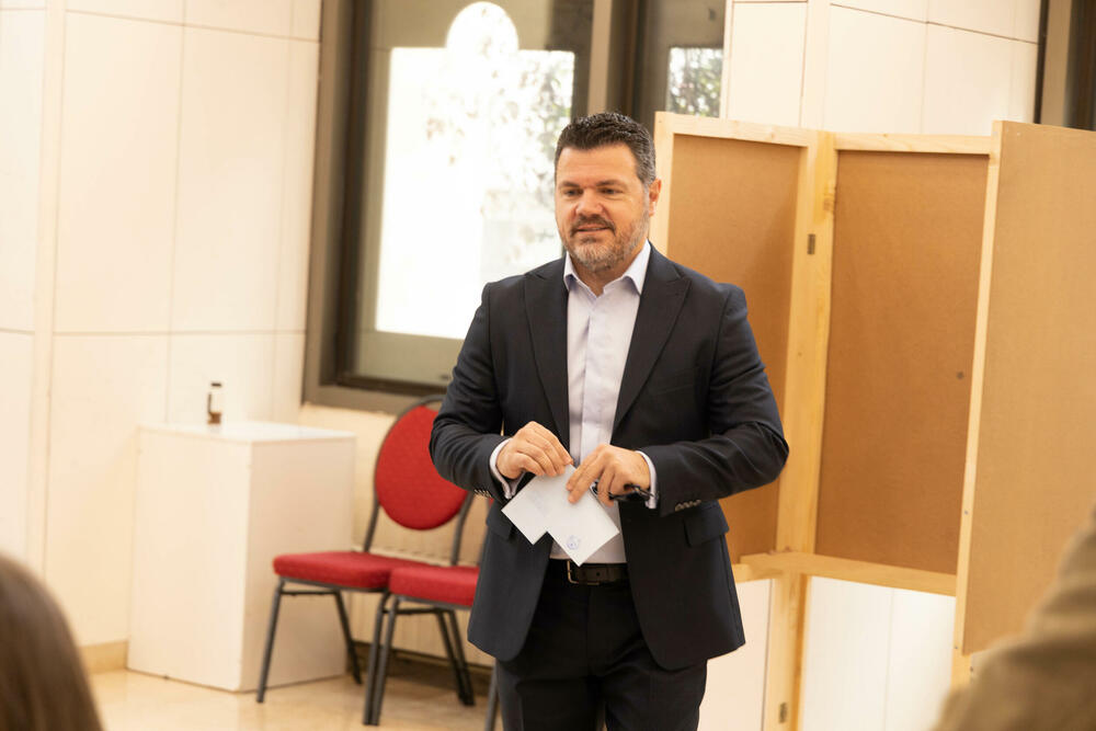 <p>U biračkom spisku u Herceg Novom upisano je 25.603 Novljana</p>  <p>Na lokalnim izborima učestvuje devet izbornih lista</p>