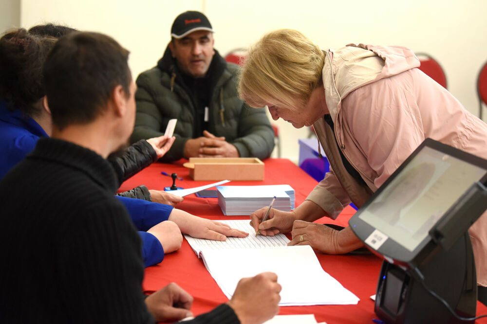 Sa jučerašnjeg glasanja u Herceg Novom, Foto: Boris Pejović