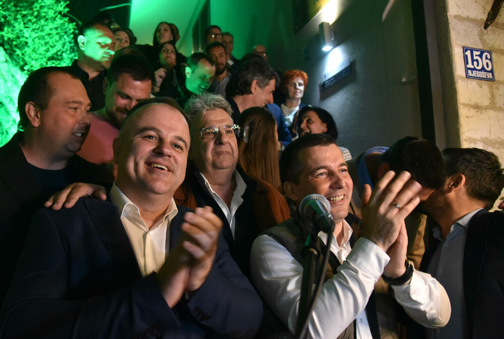 <p>"Imamo jednu od najubjedljivijih pobjeda u Crnoj Gori. Ponosan je grad koji ima Stevana Katića na čelu", rekao je Bečić</p>