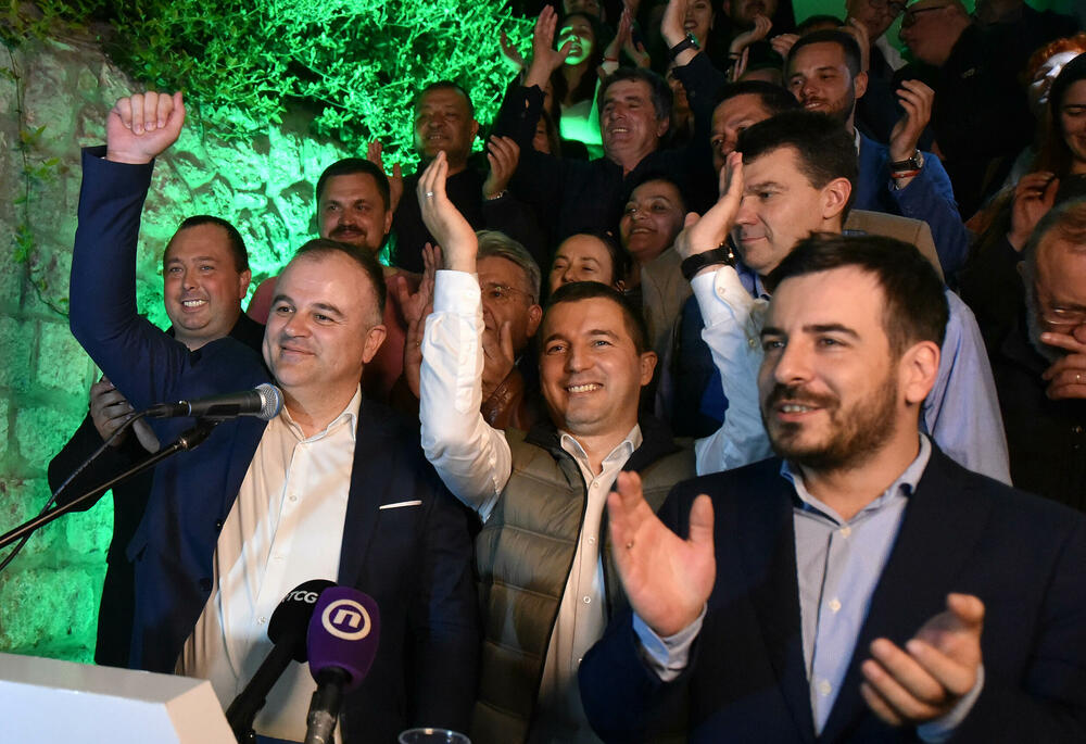 <p>"Imamo jednu od najubjedljivijih pobjeda u Crnoj Gori. Ponosan je grad koji ima Stevana Katića na čelu", rekao je Bečić</p>