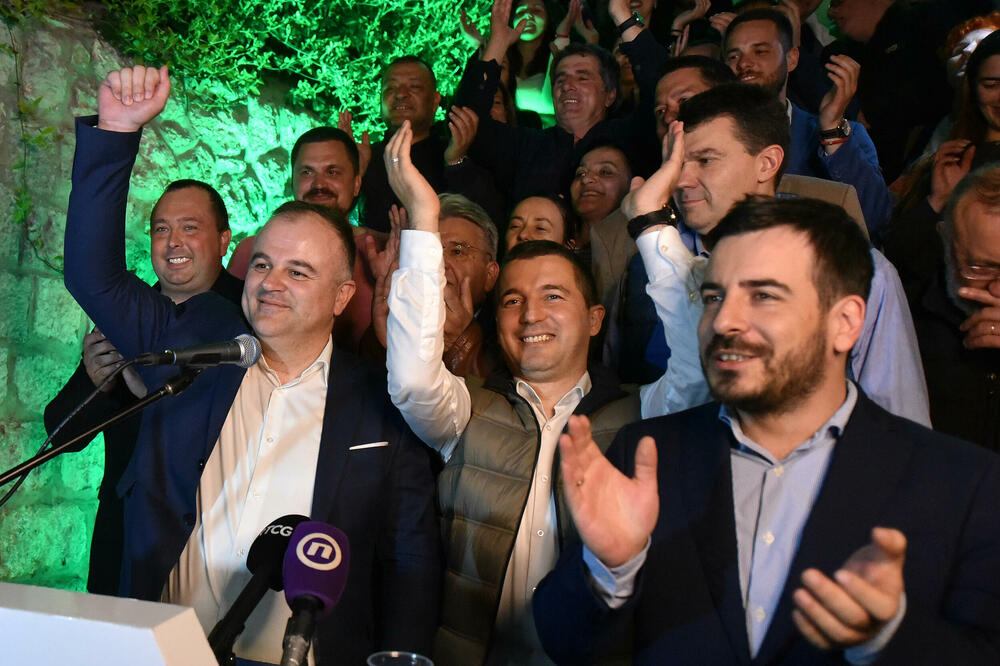 “Građani prepoznali velika djela”: Sa slavlja Demokrata, Foto: Boris Pejović