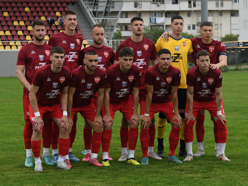 <p>Kup Crne Gore, polufinale: Mornar protiv Iskre praktično završio posao već u gostima (3:0), prednost pred revanš na svom terenu ima i Dečić koji je bio bolji od Petrovca (1:0)</p>