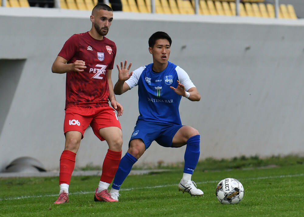 <p>Kup Crne Gore, polufinale: Mornar protiv Iskre praktično završio posao već u gostima (3:0), prednost pred revanš na svom terenu ima i Dečić koji je bio bolji od Petrovca (1:0)</p>