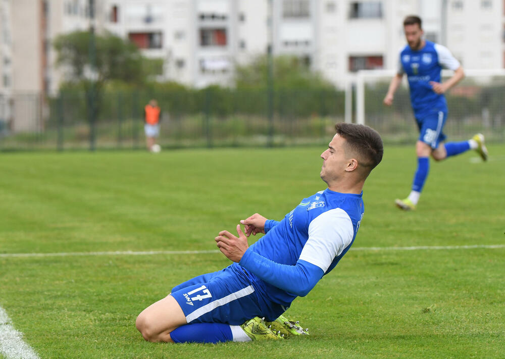 <p>Kup Crne Gore, polufinale: Mornar protiv Iskre praktično završio posao već u gostima (3:0), prednost pred revanš na svom terenu ima i Dečić koji je bio bolji od Petrovca (1:0)</p>