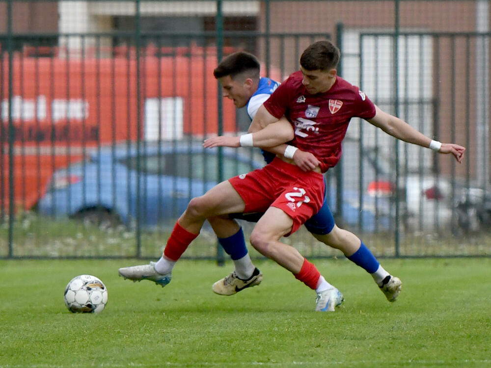 <p>Kup Crne Gore, polufinale: Mornar protiv Iskre praktično završio posao već u gostima (3:0), prednost pred revanš na svom terenu ima i Dečić koji je bio bolji od Petrovca (1:0)</p>