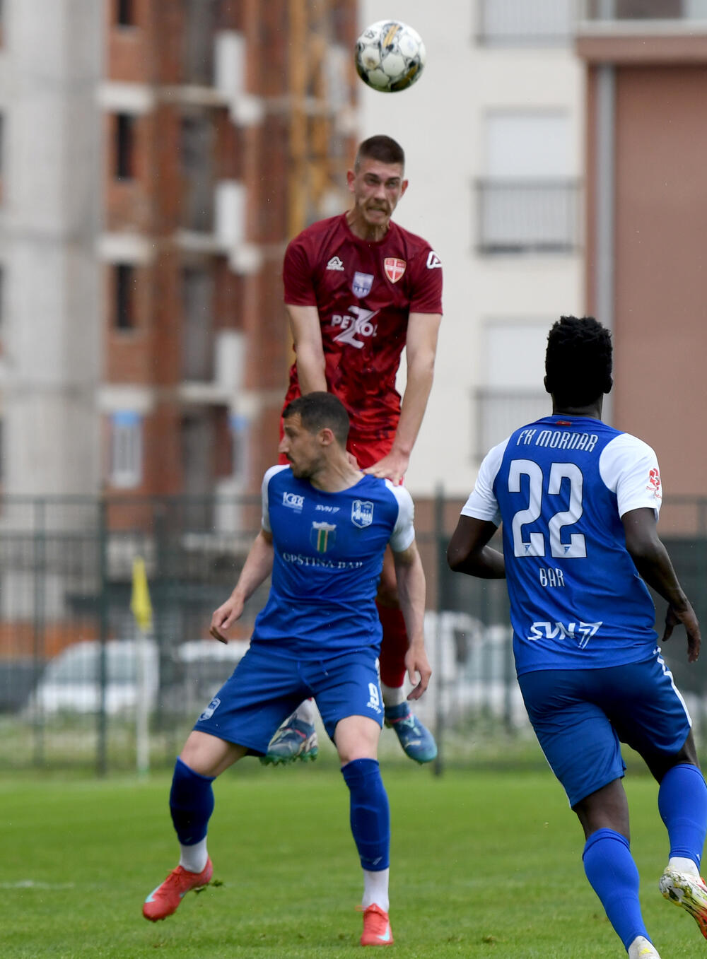 <p>Kup Crne Gore, polufinale: Mornar protiv Iskre praktično završio posao već u gostima (3:0), prednost pred revanš na svom terenu ima i Dečić koji je bio bolji od Petrovca (1:0)</p>