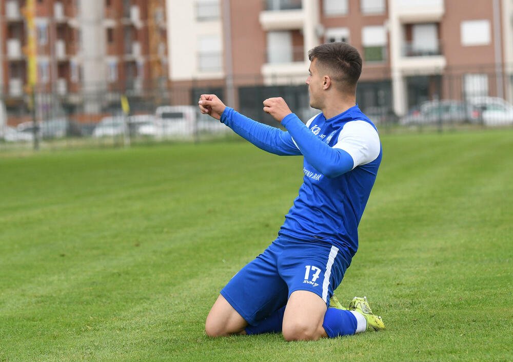 <p>Kup Crne Gore, polufinale: Mornar protiv Iskre praktično završio posao već u gostima (3:0), prednost pred revanš na svom terenu ima i Dečić koji je bio bolji od Petrovca (1:0)</p>