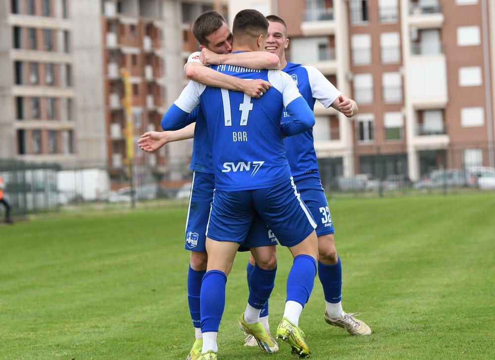 <p>Kup Crne Gore, polufinale: Mornar protiv Iskre praktično završio posao već u gostima (3:0), prednost pred revanš na svom terenu ima i Dečić koji je bio bolji od Petrovca (1:0)</p>