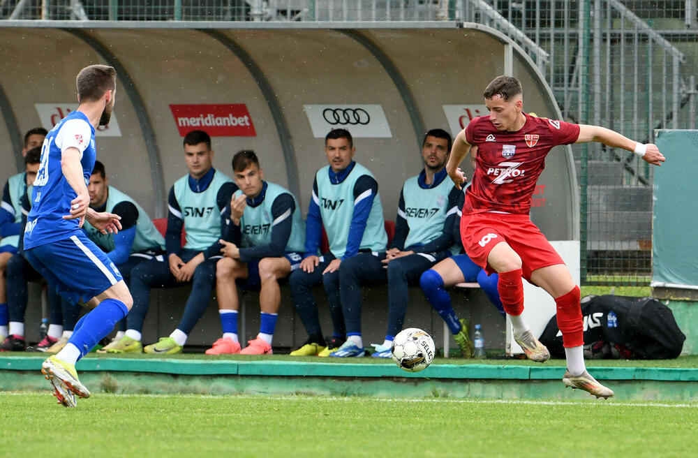 <p>Kup Crne Gore, polufinale: Mornar protiv Iskre praktično završio posao već u gostima (3:0), prednost pred revanš na svom terenu ima i Dečić koji je bio bolji od Petrovca (1:0)</p>