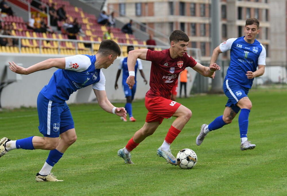 <p>Kup Crne Gore, polufinale: Mornar protiv Iskre praktično završio posao već u gostima (3:0), prednost pred revanš na svom terenu ima i Dečić koji je bio bolji od Petrovca (1:0)</p>