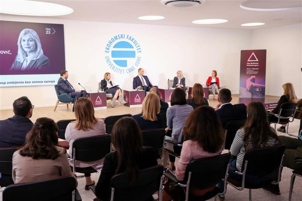 <p>Predvidivost poslovnog ambijenta najvažnija je karakteristika od koje ključno zavisi obim domaćih i stranih investicija, kako postojećih tako i novih, kazao je <strong>Ratko Nikolić</strong>, glavni analitičar Top Business Montenegro inicijative i osnivač BI Consulting na panel-diskusiji „Predvidivost poslovnog ambijenta kao osnova razvoja“, koja je organizovana na Ekonomskom fakultetu Univerziteta Crne Gore u okviru inicijative Top Business Montenegro 2025.</p>  <p> </p>