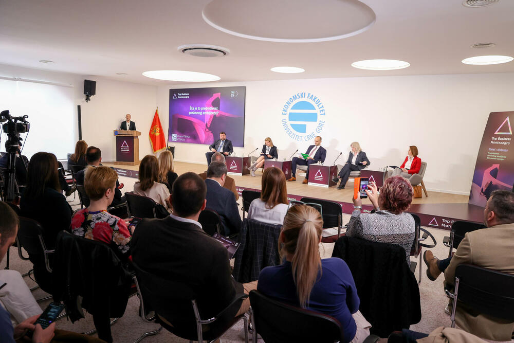 <p>Predvidivost poslovnog ambijenta najvažnija je karakteristika od koje ključno zavisi obim domaćih i stranih investicija, kako postojećih tako i novih, kazao je <strong>Ratko Nikolić</strong>, glavni analitičar Top Business Montenegro inicijative i osnivač BI Consulting na panel-diskusiji „Predvidivost poslovnog ambijenta kao osnova razvoja“, koja je organizovana na Ekonomskom fakultetu Univerziteta Crne Gore u okviru inicijative Top Business Montenegro 2025.</p>  <p> </p>