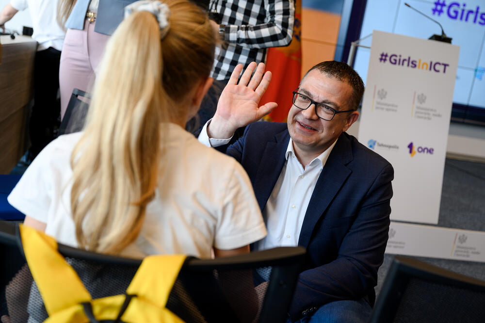 <p><strong>Tribina Dan djevojčica u ICT-ju</strong></p>