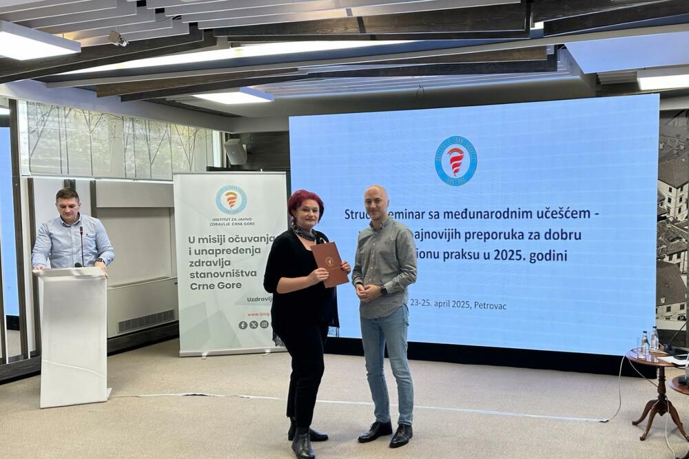 IJZ dodijelio je DZ Andrijevica priznanje za najbolji obuhvat vakcinacijom za prošlu godinu, Foto: Insitut za javno zdravlje