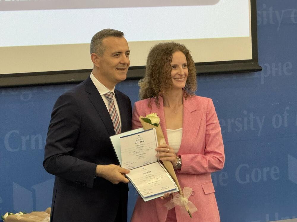 <p>"Taj broj 51, danas, možda ne zvuči veliko… Slavimo znanje koje se stvara i predaje. Slavimo doktore nauka čije su teze pune mukotrpnog rada… Njihov rad često je nedovoljno primijećen u široj javnosti, a nešto je što gradi i kičmeni akademski integritet"</p>