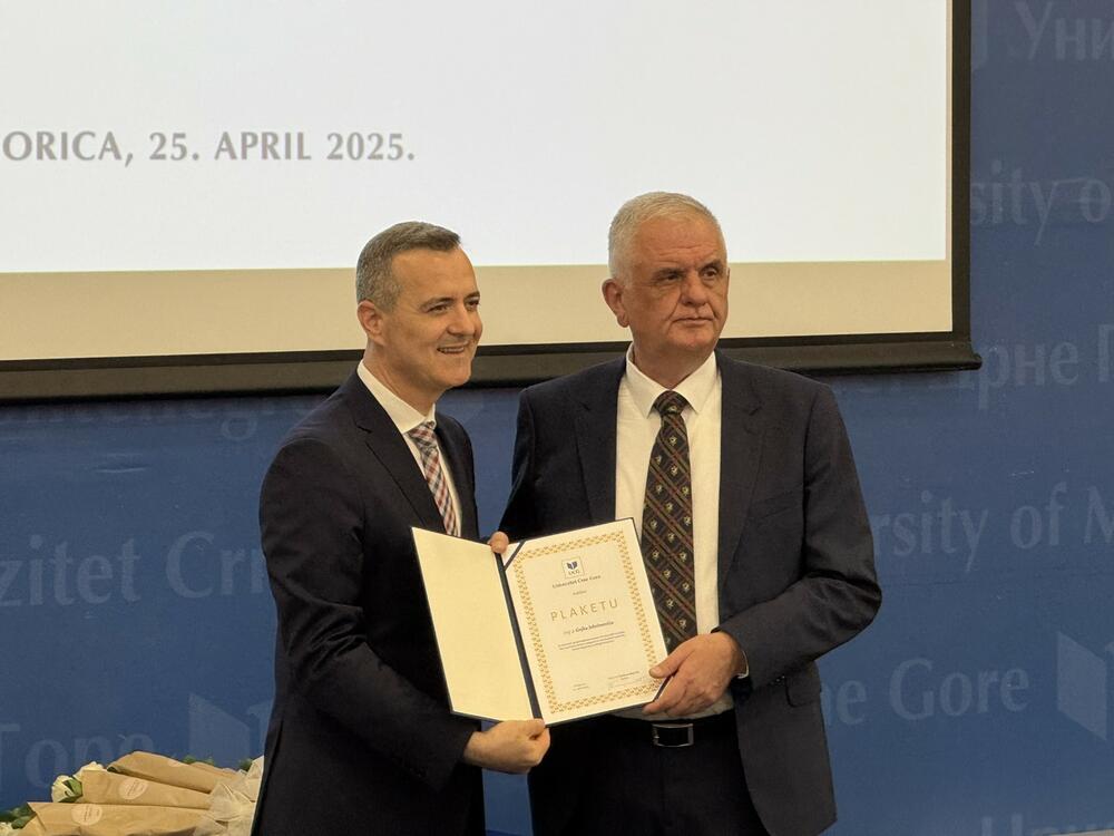 <p>"Taj broj 51, danas, možda ne zvuči veliko… Slavimo znanje koje se stvara i predaje. Slavimo doktore nauka čije su teze pune mukotrpnog rada… Njihov rad često je nedovoljno primijećen u široj javnosti, a nešto je što gradi i kičmeni akademski integritet"</p>