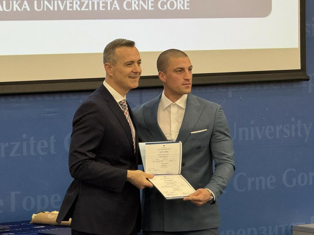 <p>"Taj broj 51, danas, možda ne zvuči veliko… Slavimo znanje koje se stvara i predaje. Slavimo doktore nauka čije su teze pune mukotrpnog rada… Njihov rad često je nedovoljno primijećen u široj javnosti, a nešto je što gradi i kičmeni akademski integritet"</p>