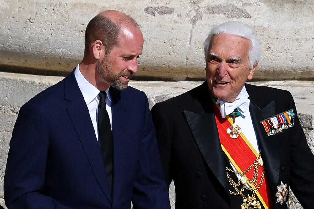 <p>Hiljade vjernika pohitale su prema Vatikanu u ranu zoru. Mnogi su kampovali kako bi zauzeli mjesta što bliže bini za ceremoniju</p>