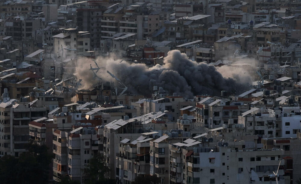 <p>Libanski predsjednik Žozef Aun pozvao je večeras Sjedinjnene Američke Države (SAD) i Francusku, garante sporazuma o prekidu vatre kojim je okončan rat između Izraela i pokreta Hezbolah, da prisile Izrael da odmah prekine napade, poslije bombardovanja predgrađa Bejruta</p>