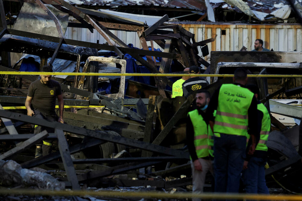 <p>Libanski predsjednik Žozef Aun pozvao je večeras Sjedinjnene Američke Države (SAD) i Francusku, garante sporazuma o prekidu vatre kojim je okončan rat između Izraela i pokreta Hezbolah, da prisile Izrael da odmah prekine napade, poslije bombardovanja predgrađa Bejruta</p>