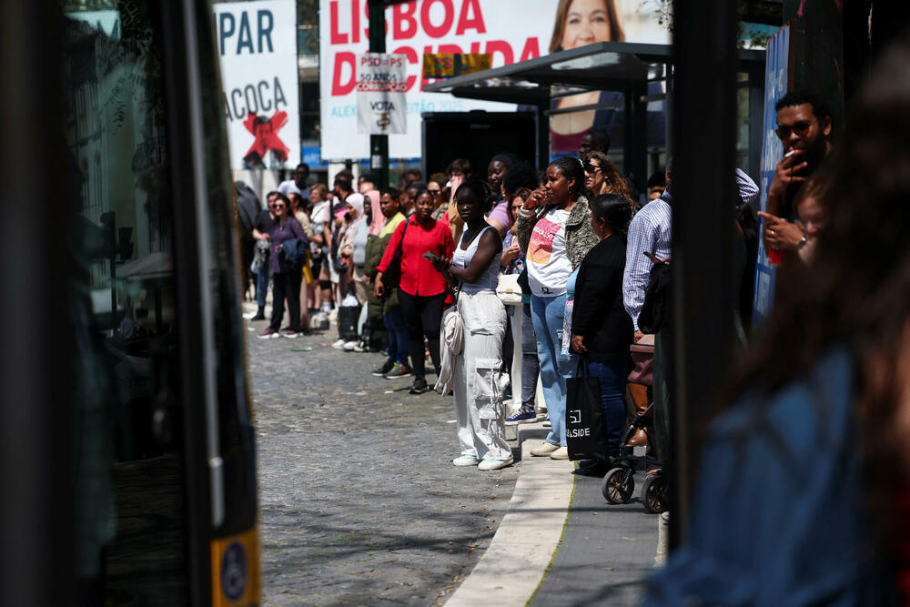 <p>Kompanija Redelektrika, koja proizvodi struju u Španiji, saopštila je da je pogođeno Iberijsko poluostrvo, na kojem retko dolazi do tako masovnog nestanka struje</p>