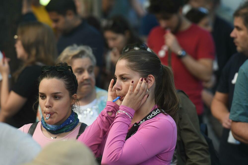 <p>Kada je izašao, Veljko Petrović je ispraćen burnim aplauzom i povicima "Veljko, Veljko"</p>