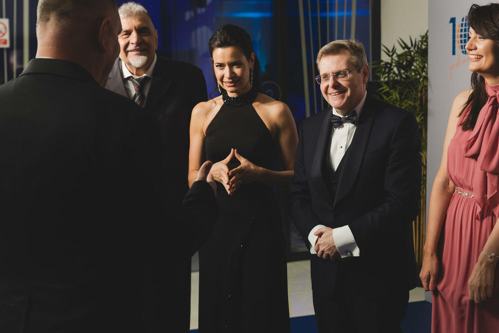 <p>Svečanom proslavom koju je upriličila za svoje klijente, partnere i prijatelje, Zapad banka je obilježila 10 godina uspješnog poslovanja u Crnoj Gori.</p>