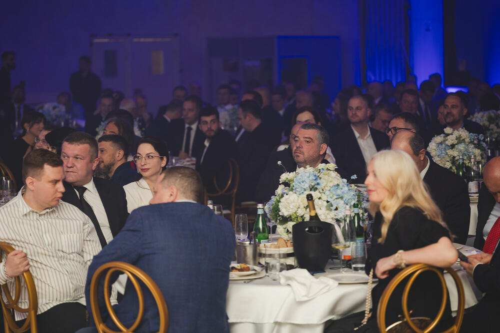 <p>Svečanom proslavom koju je upriličila za svoje klijente, partnere i prijatelje, Zapad banka je obilježila 10 godina uspješnog poslovanja u Crnoj Gori.</p>