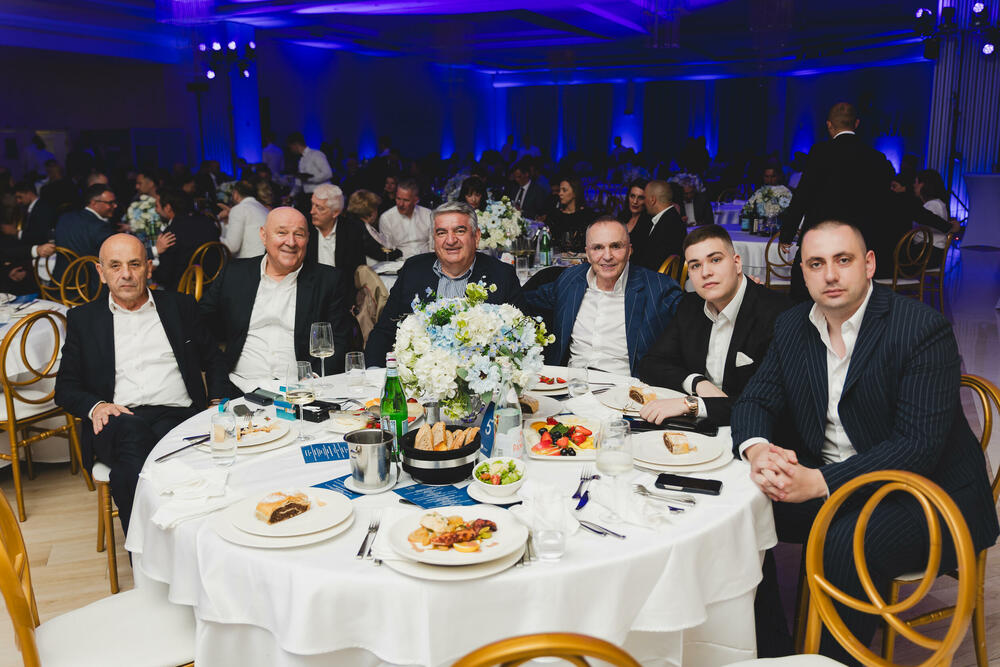 <p>Svečanom proslavom koju je upriličila za svoje klijente, partnere i prijatelje, Zapad banka je obilježila 10 godina uspješnog poslovanja u Crnoj Gori.</p>