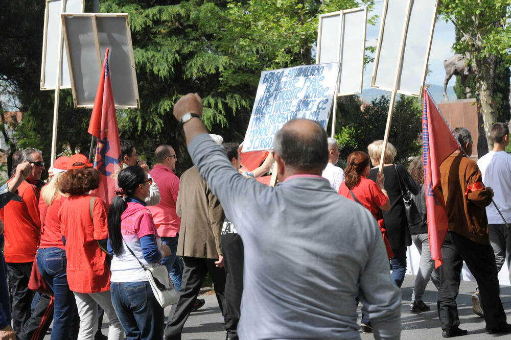 Sindikalci ukazuju da socijalni dijalog nije zaživio: Sa protesta iz 2015. godine, Foto: Savo Prelević