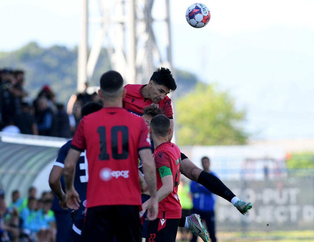 <p>Klub iz Tuzi na krilima svoje "desetke" eliminisao Petrovac u polufinalu Kupa Crne Gore - 2:2, prvi meč 1:0</p>
