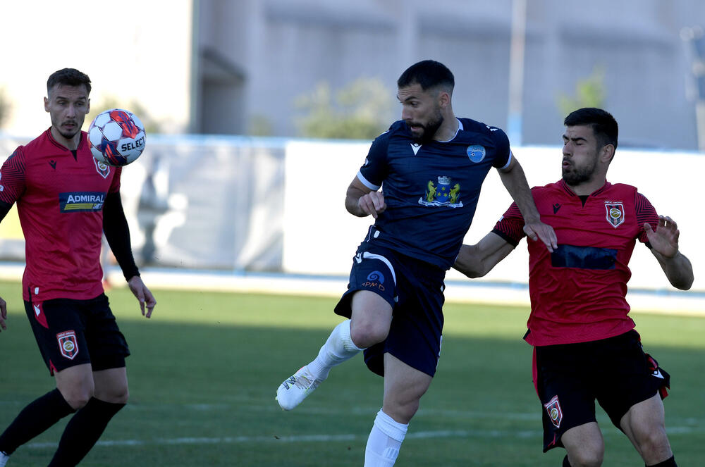 <p>Klub iz Tuzi na krilima svoje "desetke" eliminisao Petrovac u polufinalu Kupa Crne Gore - 2:2, prvi meč 1:0</p>