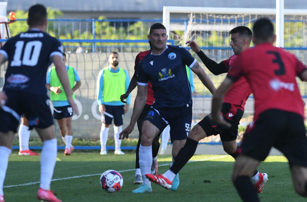 <p>Klub iz Tuzi na krilima svoje "desetke" eliminisao Petrovac u polufinalu Kupa Crne Gore - 2:2, prvi meč 1:0</p>