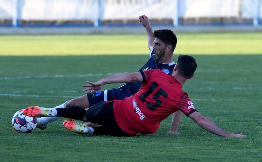 <p>Klub iz Tuzi na krilima svoje "desetke" eliminisao Petrovac u polufinalu Kupa Crne Gore - 2:2, prvi meč 1:0</p>