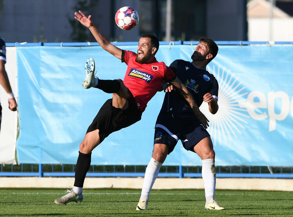 <p>Klub iz Tuzi na krilima svoje "desetke" eliminisao Petrovac u polufinalu Kupa Crne Gore - 2:2, prvi meč 1:0</p>