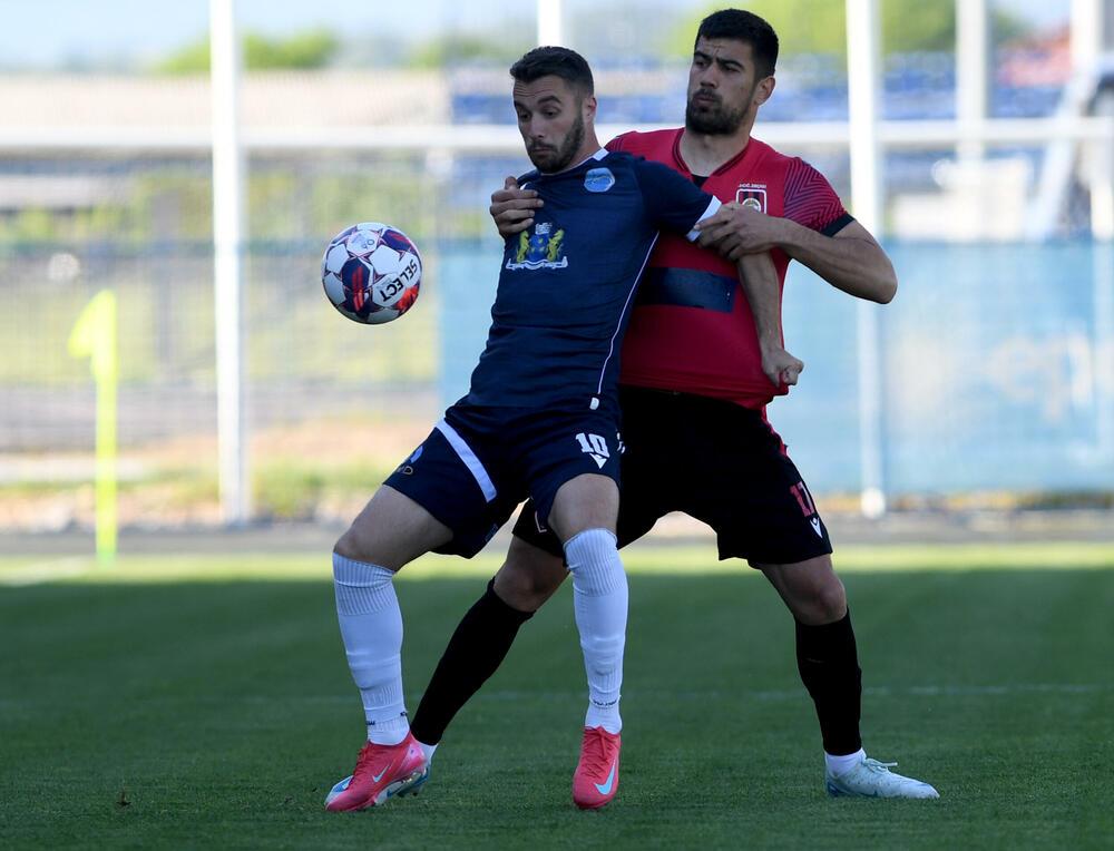 <p>Klub iz Tuzi na krilima svoje "desetke" eliminisao Petrovac u polufinalu Kupa Crne Gore - 2:2, prvi meč 1:0</p>
