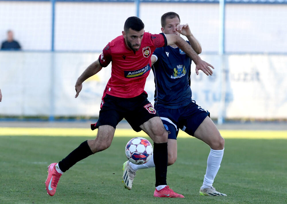 <p>Klub iz Tuzi na krilima svoje "desetke" eliminisao Petrovac u polufinalu Kupa Crne Gore - 2:2, prvi meč 1:0</p>