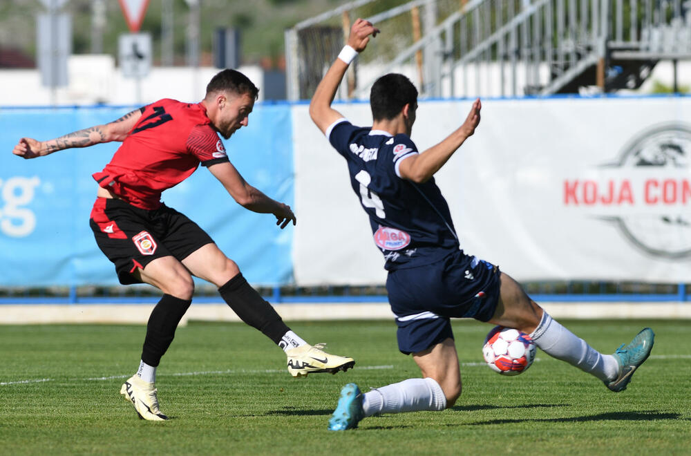 <p>Klub iz Tuzi na krilima svoje "desetke" eliminisao Petrovac u polufinalu Kupa Crne Gore - 2:2, prvi meč 1:0</p>
