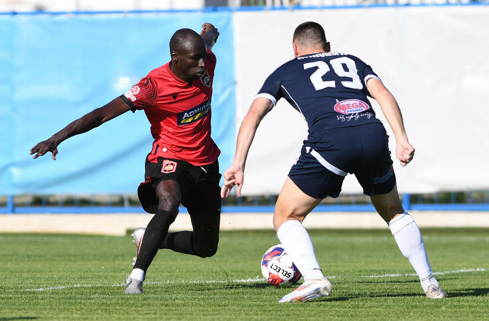 <p>Klub iz Tuzi na krilima svoje "desetke" eliminisao Petrovac u polufinalu Kupa Crne Gore - 2:2, prvi meč 1:0</p>