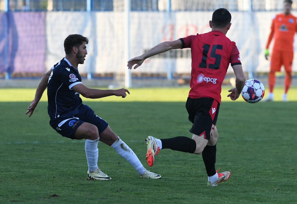<p>Klub iz Tuzi na krilima svoje "desetke" eliminisao Petrovac u polufinalu Kupa Crne Gore - 2:2, prvi meč 1:0</p>