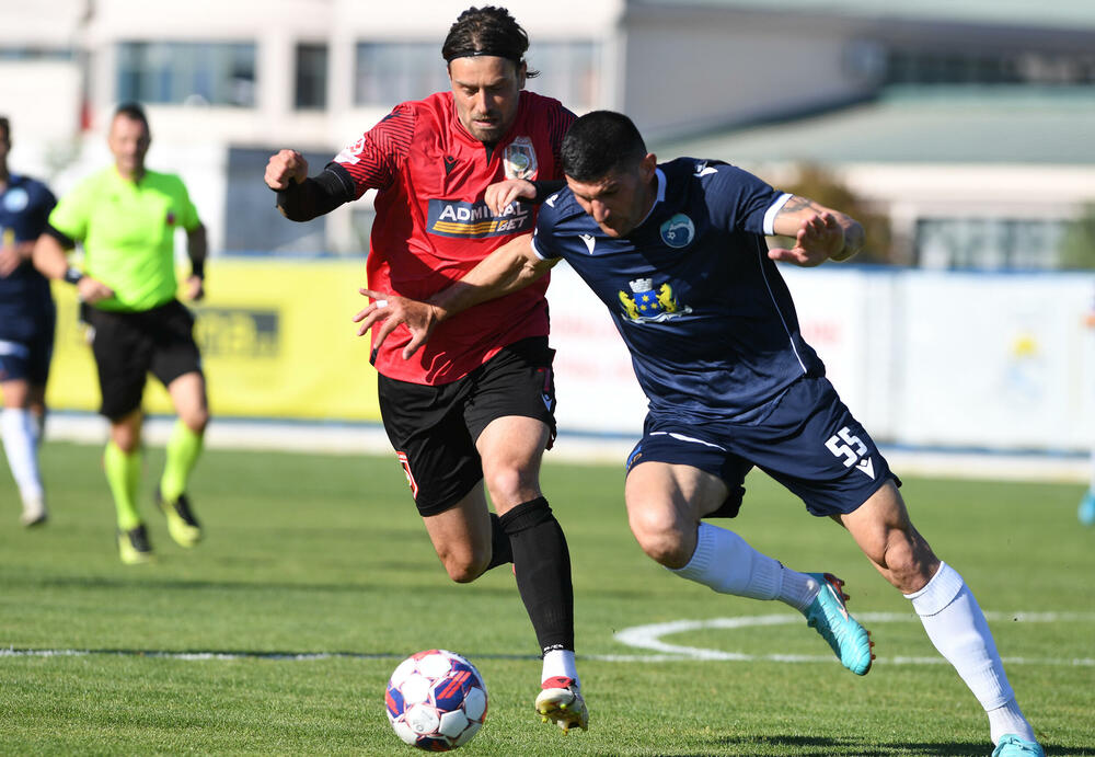 <p>Klub iz Tuzi na krilima svoje "desetke" eliminisao Petrovac u polufinalu Kupa Crne Gore - 2:2, prvi meč 1:0</p>