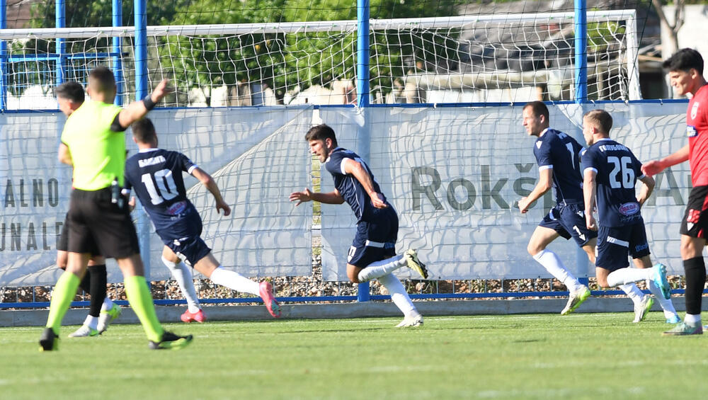 <p>Klub iz Tuzi na krilima svoje "desetke" eliminisao Petrovac u polufinalu Kupa Crne Gore - 2:2, prvi meč 1:0</p>