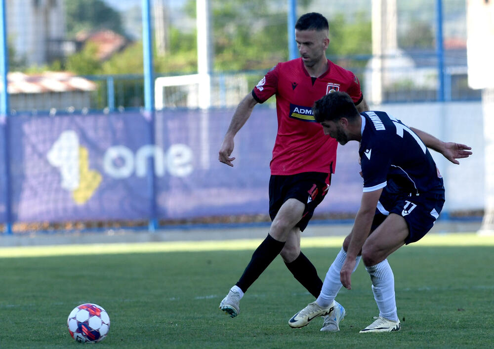 <p>Klub iz Tuzi na krilima svoje "desetke" eliminisao Petrovac u polufinalu Kupa Crne Gore - 2:2, prvi meč 1:0</p>