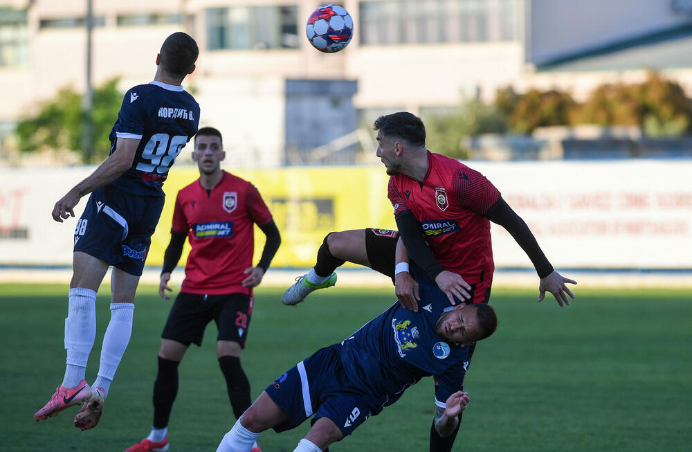 <p>Klub iz Tuzi na krilima svoje "desetke" eliminisao Petrovac u polufinalu Kupa Crne Gore - 2:2, prvi meč 1:0</p>